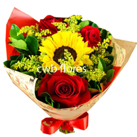 3714 Buquê rosas vermelhas e girassol 
